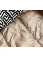 Béžovo-biela preložená obálková dámska bunda s kapucňou (B8040-12026)