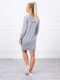 Šedé šaty s kapucňou