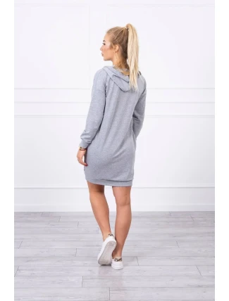 Šedé šaty s kapucňou