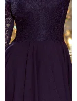 Tmavo modré dámske šaty s dlhým zadným dielom a čipkovaným výstrihom model 6412394