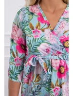 Kvetinové šaty s viazaním v páse v mätovej farbe Kvetinové šaty s viazaním v páse v mätovej farbe