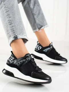 Pekné dámske čierne tenisky bez podpätku