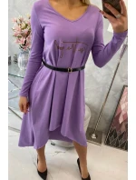 Šaty s ozdobným pásikom a nápisom purple