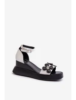 Sandały Damskie Na Platformie I Koturnie Z Kwiatami Białe Foviana