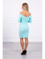 Priliehavé šaty s véčkovým výstrihom mint