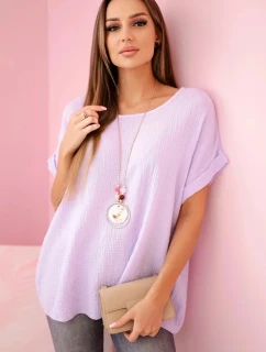 Mušelínová blúzka s náhrdelníkom svetlo fialová