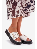 Klapki Damskie Na Masywnej Platformie Z Ozdobną Klamrą Białe Zelori