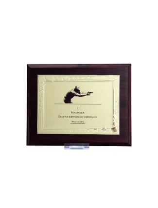 Plastový diplom s vygravírovaným kovovým štítkom