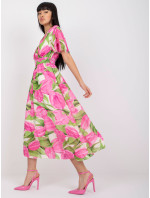 Ružové a zelené kvetinové šaty s výstrihom v tvare vreckovky