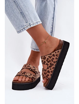 Lakované dámske papuče na platforme so zlatými sponami Lee Cooper LCW-26-35-4459L Black