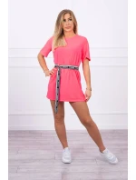 Šaty s ozdobným pásikom ružové neónové