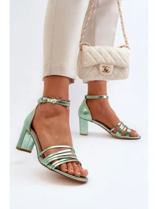 Sandále na podpätku model 194991 Vykročte štýlovo