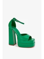 Sandále na podpätku model 213911 Vykročte štýlovo