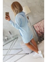 Šaty s kapucňou v modrej farbe