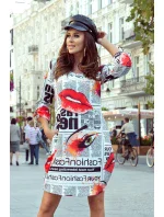 SOPHIE - Pohodlné dámske oversize šaty s novinovým vzorom 281-1 SOPHIE - Pohodlné dámske oversize šaty s novinovým vzorom 281-1