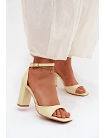 Dámské sandály na podpatku z umělé kůže žluté Melvra