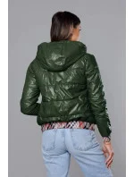 Krátka zelená dámska bunda s ozdobným lemovaním (B8030-10) Krátka zelená dámska bunda s ozdobným lemovaním (B8030-10)