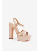 Sandały Damskie Na Wysokim Słupku I Platformie Lakierowane Beżowe Jovenes