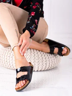 Pohodlné dámske nazúvaky čierne bez podpätku