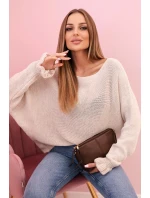 Dámsky mohérový sveter s volánovými rukávmi a výrezom na chrbte béžovej farby
