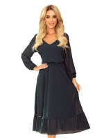 Dámske šifónové šaty v fľaškovo zelenej farbe v dĺžke midi, s dekoltom a volánikom 304-2 Dámske šifónové šaty v fľaškovo zelenej farbe v dĺžke midi, s dekoltom a volánikom 304-2