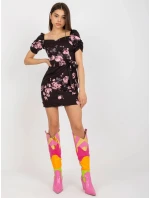 Dámske šaty LK SK 508641.29 Čierne s ružovým vzorom - FPrice