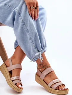 Model topánok na klinoch 181423 Krok v štýle