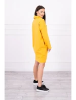 Horčicové šaty s kravatou