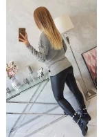 Vianočný sveter so šedým nápisom