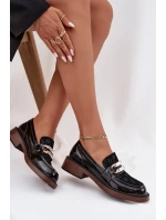 Skórzane Lakierowane Mokasyny Damskie Z Ozdobnym Detalem D&A MR52-173 Czarne Skórzane Lakierowane Mokasyny Damskie Z Ozdobnym Detalem D&A MR52-173 Czarne