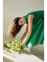 B261 Bavlnené šaty vo fitted strihu - zelené