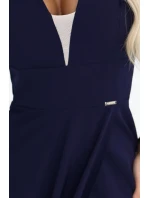 660-1 Elegantné maxi šaty s volánmi, hlbokým výstrihom a rozparkom na nohách - tmavomodré