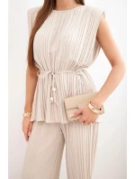 Dámsky viskózový plisovaný komplet s viazanou blúzkou a širokými nohavicami béžovej farby