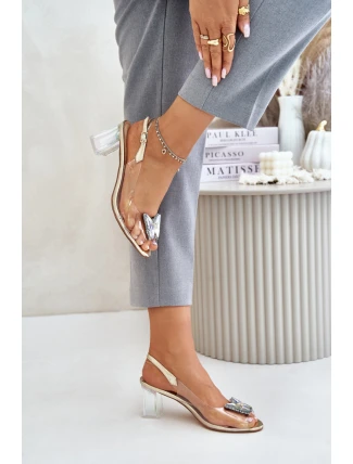 Sandále na podpätku model 215721 Vykročte štýlovo