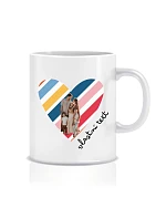 Personalizovaný klasický biely keramický hrnček s objemom 300 ml s výrezom pre fotografiu na pozadí