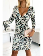 Vypasované dámske šaty so zeleným panterím vzorom, preloženým obálkovým výstrihom a dlhými rukávmi 387-3 Vypasované dámske šaty so zeleným panterím vzorom, preloženým obálkovým výstrihom a dlhými rukávmi 387-3