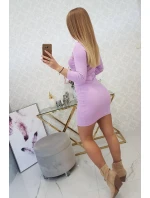 Šaty s ozdobnými gombíkmi fialovej