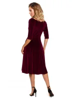 M645 Zamatové zavinovacie midi šaty - bordové