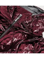 Lesklá prešívaná dámska bunda v bordovej farbe (B9573) Lesklá prešívaná dámska bunda v bordovej farbe (B9573)