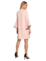 M698 Šaty áčkového strihu s anjelskými rukávmi - čierne