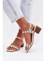 Sandále na podpätku model 225111 Vykročte štýlovo