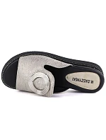 Dámske žabky na nízkom podpätku v striebornej farbe M.Daszynski MR2267-7 Dámske žabky na nízkom podpätku v striebornej farbe M.Daszynski MR2267-7