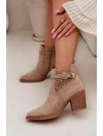 Dámské perforované kotníkové boty na podpatku s perforovaným vzorem a zlatým přezkou Béžové Deloriah