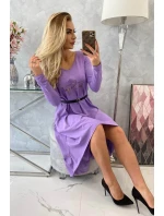 Šaty s ozdobným pásikom a nápisom purple