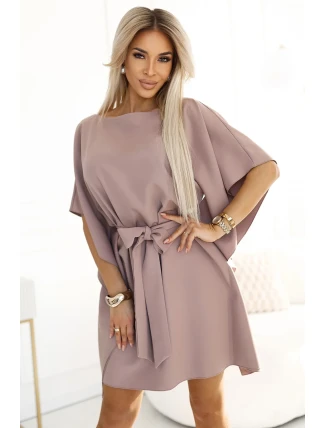 287-37 SOFIA Motýlie šaty so zaväzovaním v páse - MOCHA MOUSSE 287-37 SOFIA Motýlie šaty so zaväzovaním v páse - MOCHA MOUSSE