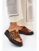 Klapki Damskie Na Platformie I Niskim Koturnie Z Ozdobnym Detalem Panterka Brązowe Saqesse