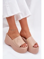 Lakierowane Klapki Damskie Na Platformie I Koturnie Beżowe Nellevia