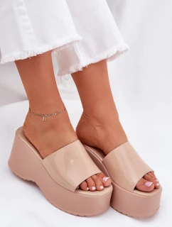 Lakierowane Klapki Damskie Na Platformie I Koturnie Beżowe Nellevia