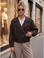 Krátky dámsky dvojradový kabát v čokoládovej farbe FashionStreet TY6026 Krátky dámsky dvojradový kabát v čokoládovej farbe FashionStreet TY6026