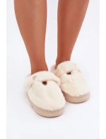 Futrzane Kapcie Z Małą Broszką Jasnobeżowe Primaria